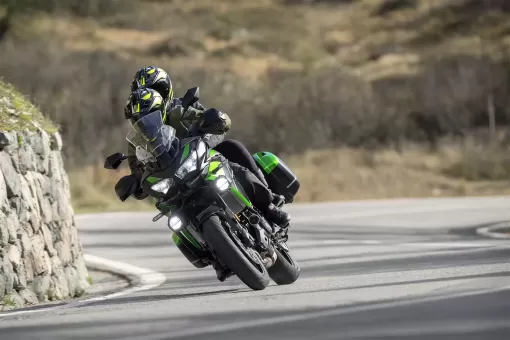 24my-versys-650-bk1-act-5.jpg