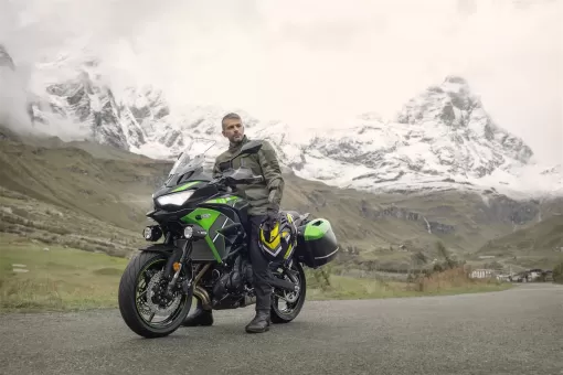 24my-versys-650-bk1-act-7.jpg