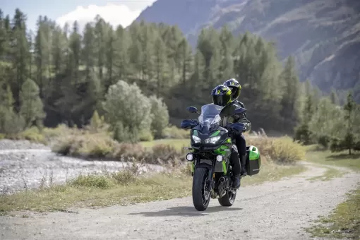 24my-versys-650-bk1-act-4.jpg