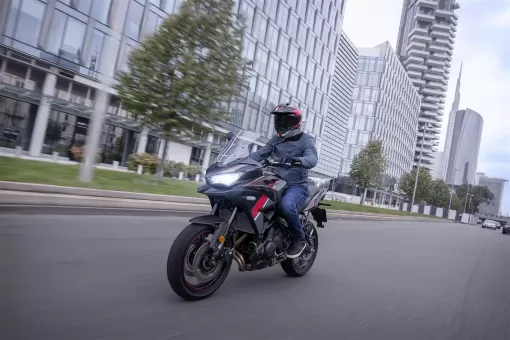24my-versys-650-gy2-act-3.jpg