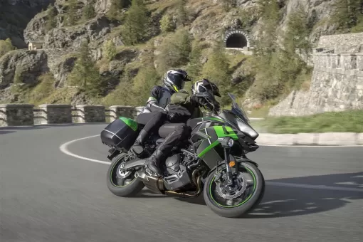 24my-versys-650-bk1-act-6.jpg