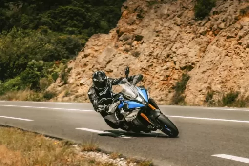 gsx-s1000gx-m4-ysf-action-123-1024x683.jpg